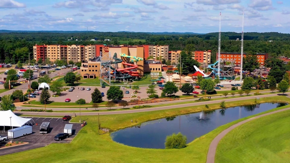 Wisconsin Dells Resort | 2br 2ba Penthouse at Chula Vista, large in-unit hot tub! Close to Downtown!