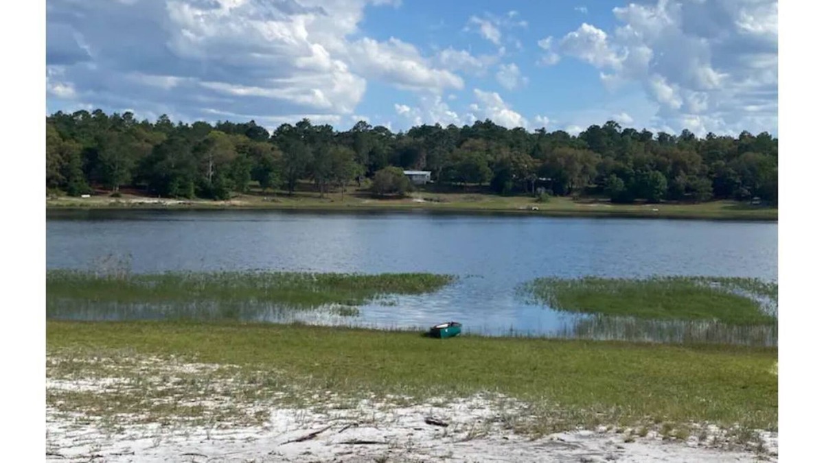 Keystone Heights Cottage | 2BR/2BA Quiet Lakefront Cottage