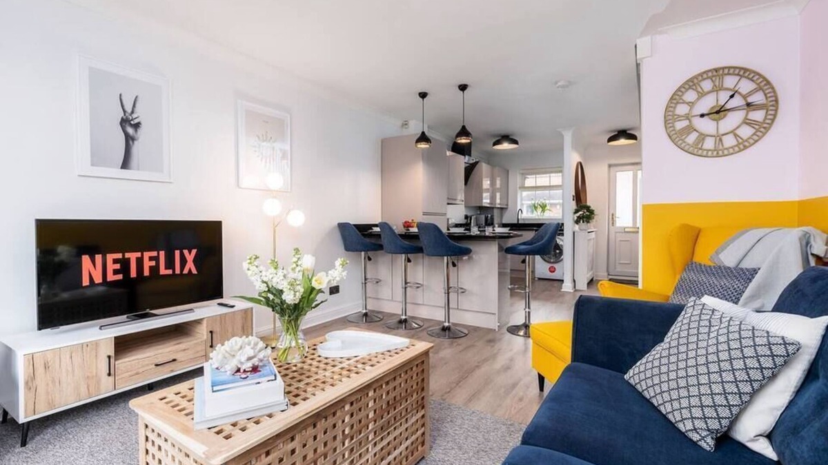 Wythenshawe House | 2BR/4bd contemporary & cosy home