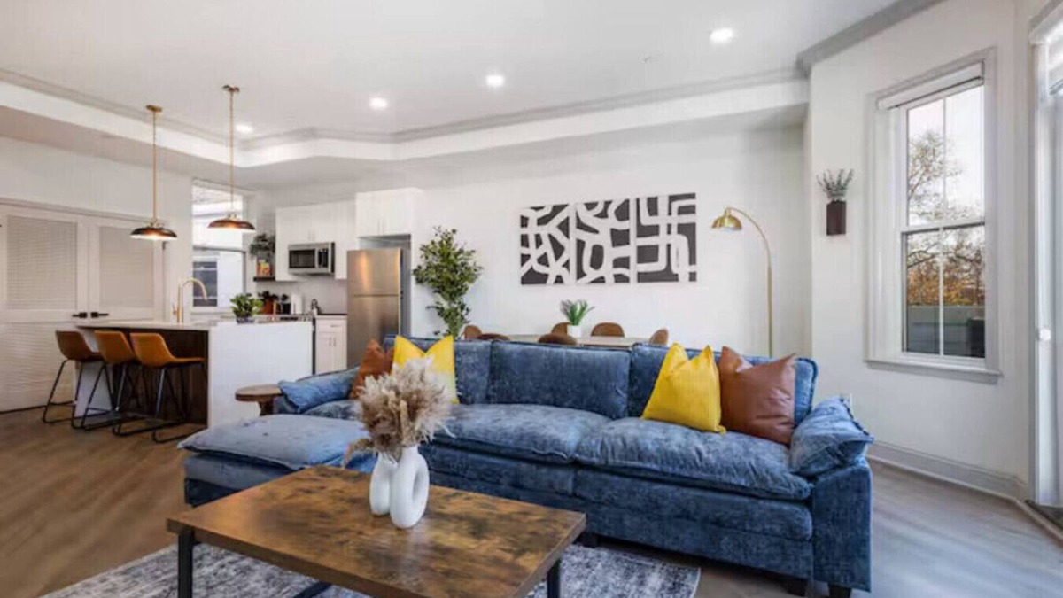 North Philadelphia West Apartment | 2BR| Across from Fairmount Park| 10 mins to DT