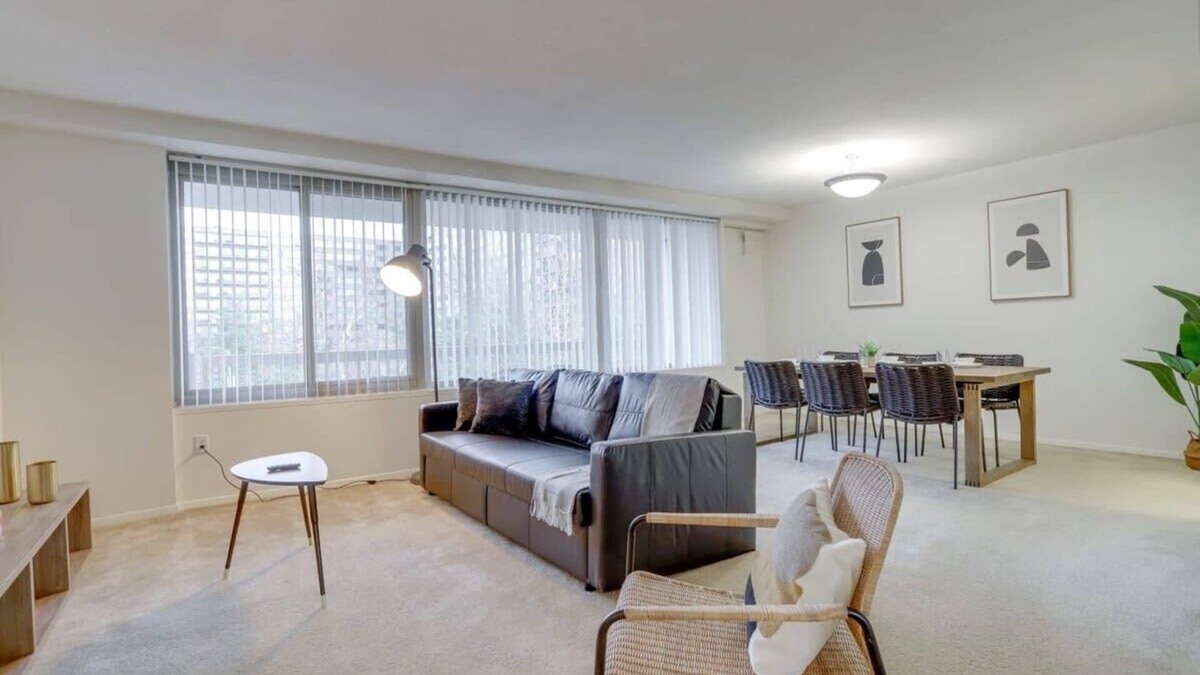 Aurora Highlands Apartment | 2BR Apt in Crystal City