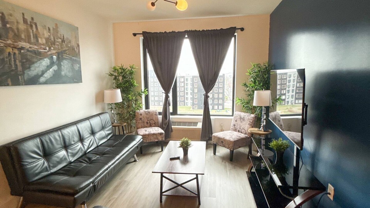 Elizabeth Apartment | 2BR apt near EWR 1789