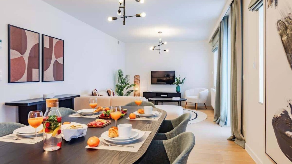 Plasky Apartment | 2BR Apt Near NATO & EU