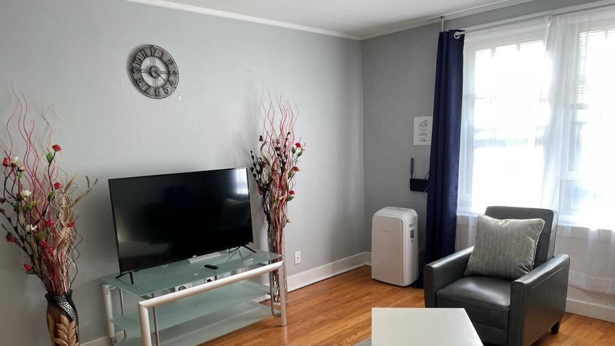 Albany Apartment | 2BR Apt Near St. Peter's Hospital