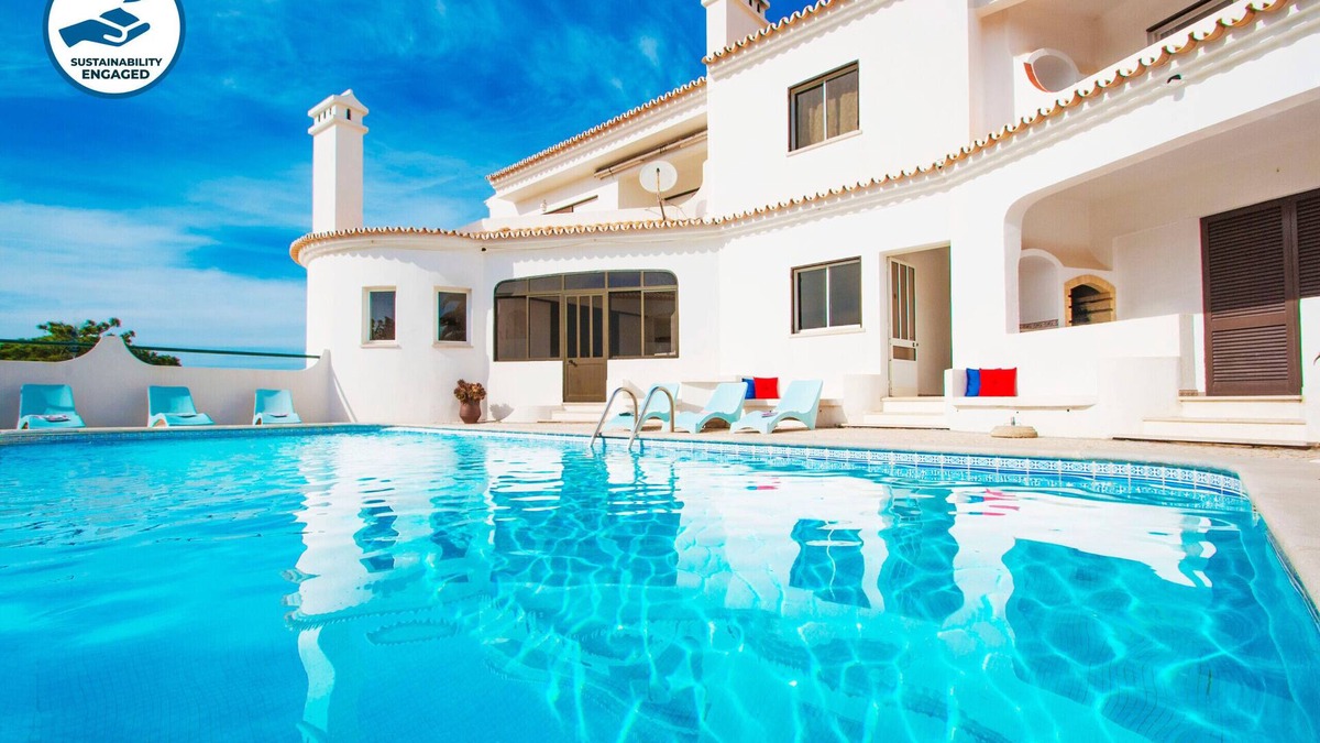 Castelo Apartment | 2BR Apt w/Terrace & Pool – Galé