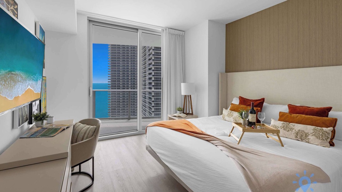 Hollywood South Central Beach Apartment | 2BR Apt with Amazing Ocean View Balcony & Pool