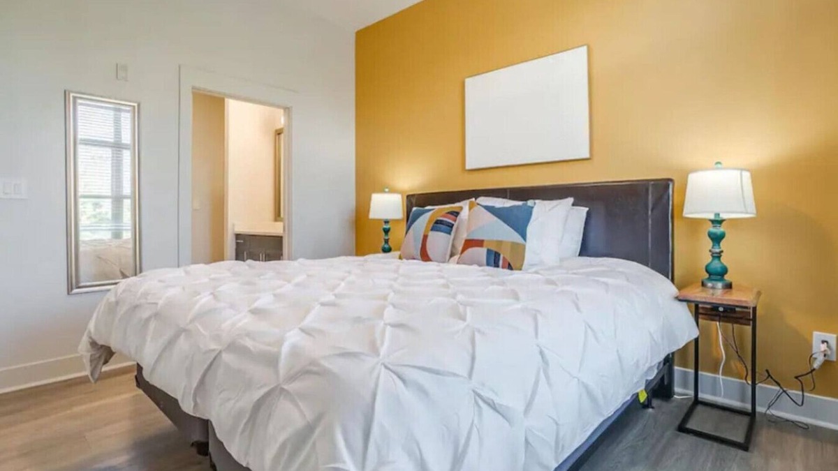 Deep Ellum Apartment | 2Br Apt with Pool, Gym, and Free Parking