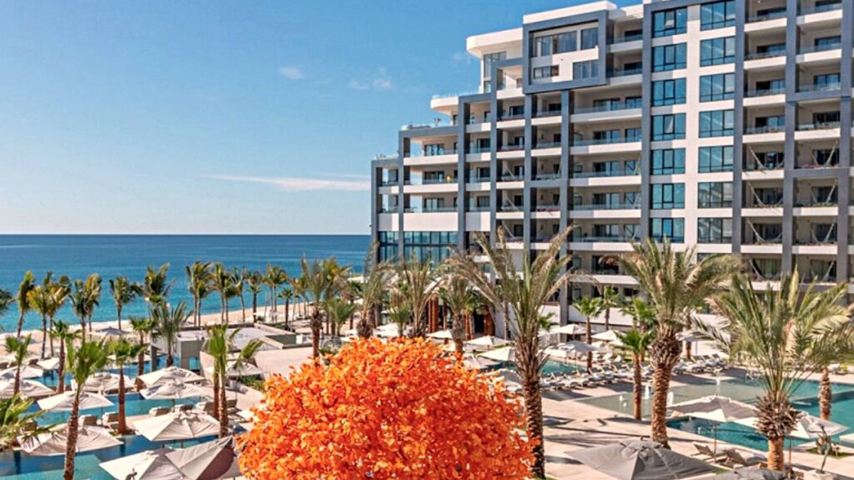Cabo San Lucas Resort | 2BR Beachfront Residence w/ocean view and resort amenities