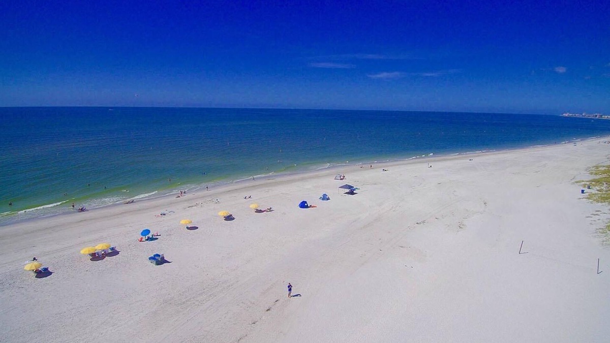 Treasure Island Condo | 2BR Beachfront Condo: Romantic Getaway