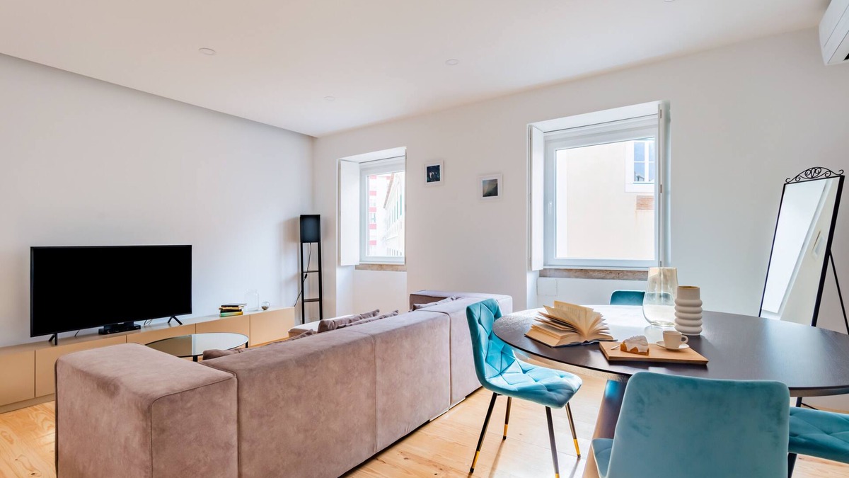 Santa Isabel Apartment | 2BR Campo de Ourique Living
