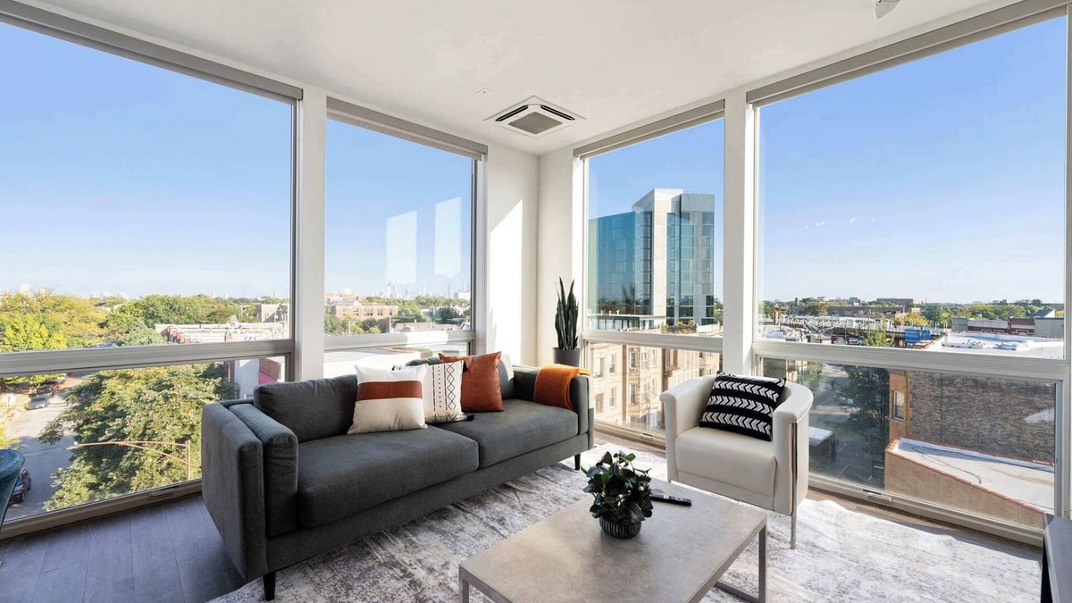 Palmer Square Apartment | 2BR City Loft Amazing Glass Views