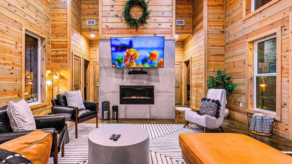 Pickens Cabin | 2BR Cozy Cabin | Firepit, Hot Tub & Luxe Design
