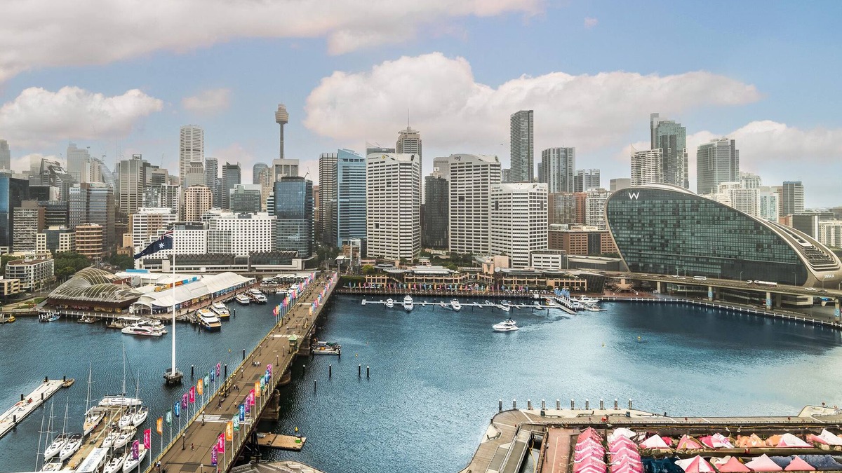 Darling Harbour Apartment | 2BR Darling Harbour Apartment with Rooftop Pool & Free Parking
