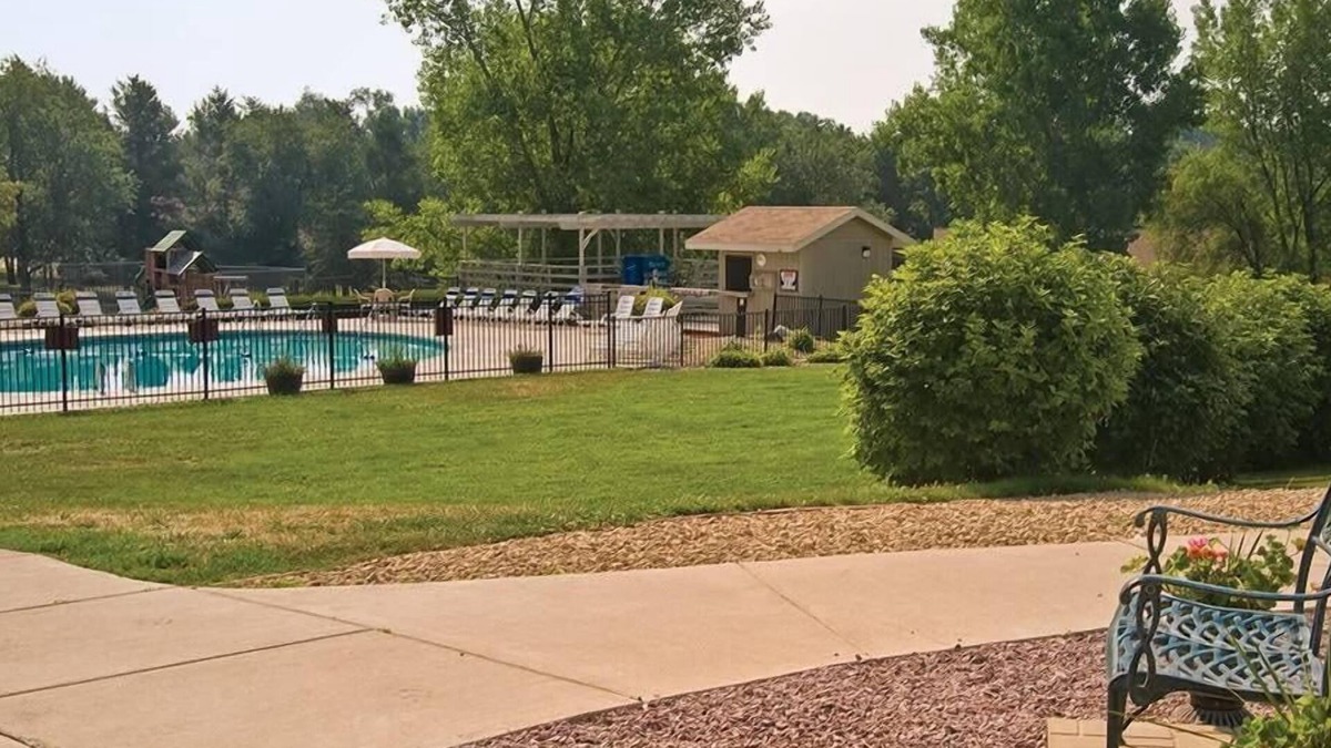 Lake Delton Condo | 2br Deluxe Condo in Wilderness Setting!