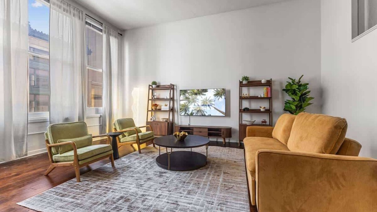 Downtown Indianapolis Apartment | 2BR Downtown Gem Sleeps 7 Convention Center