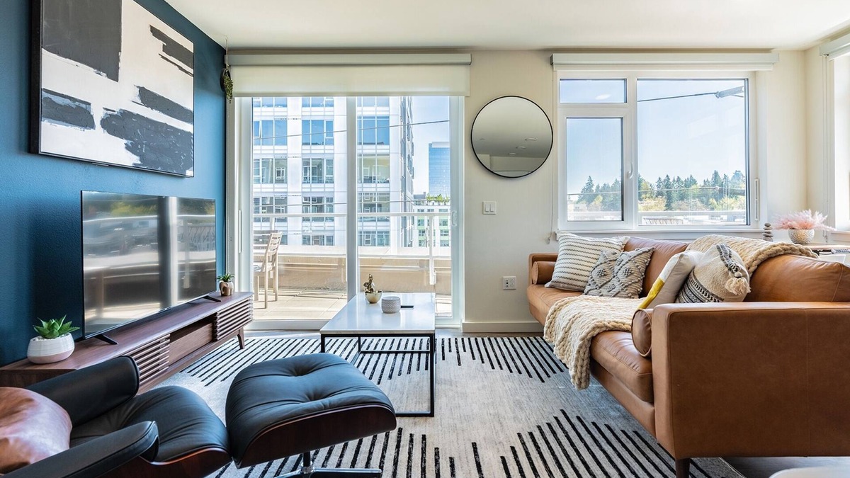 West Bellevue Apartment | 2BR | Gym, Balcony, Views | Sophari B | Bellevue