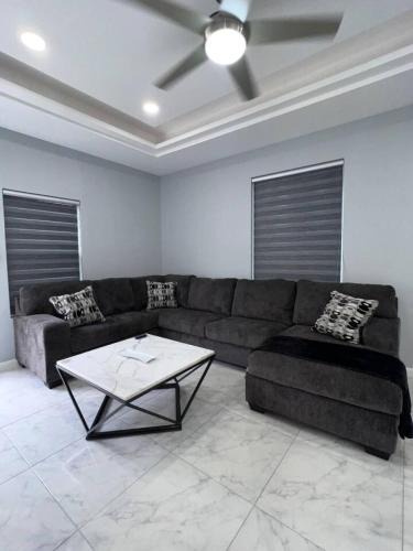 Alamo Apartment | 2BR Luxe Home Near Downtown Pharr
