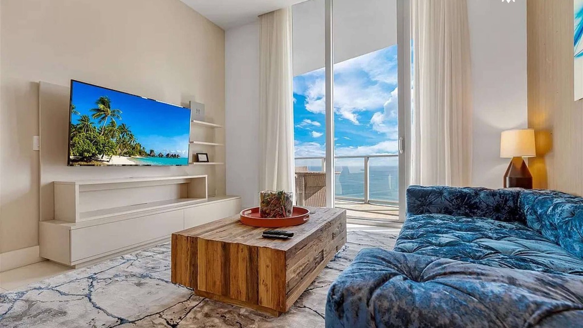 Hollywood South Central Beach Apartment | 2BR Ocean View Balcony & Pool