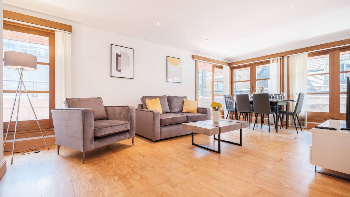 The City of London Apartment | 2BR Penthouse with Terrace in the Heart of Holborn