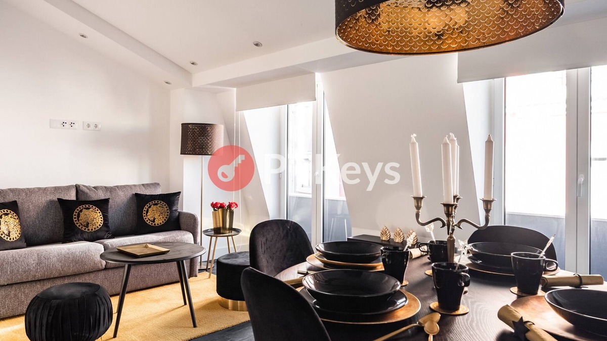 Santa Engracia Apartment | 2BR penthouse with terrace