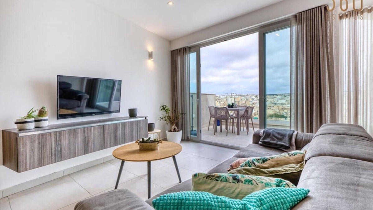 Pieta Apartment | 2BR Penthouse with views overlooking Pietà Marina!