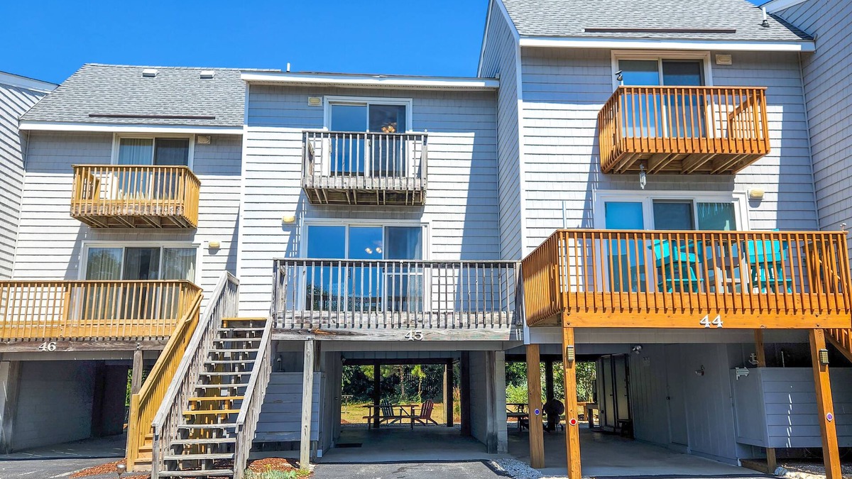 Sea Acres House | 2BR | Pool | Deck | Tennis | W/D