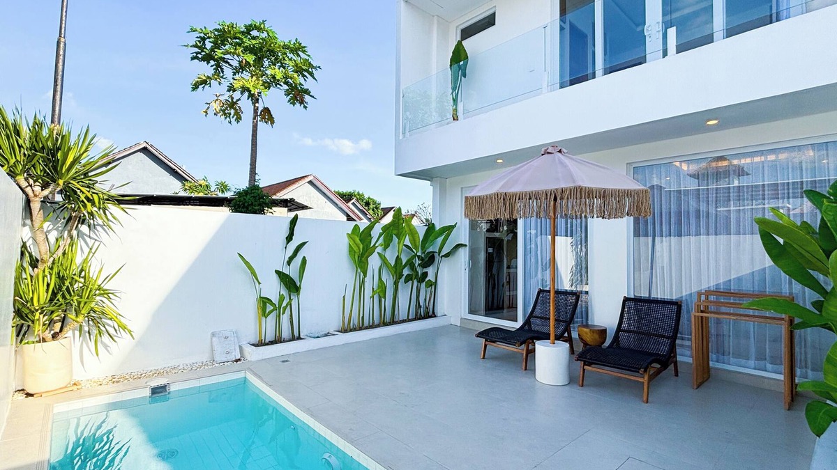 Batu Bolong Villa | 2BR Private Pool Villa with Sunken Lounge & Balcony in Canggu