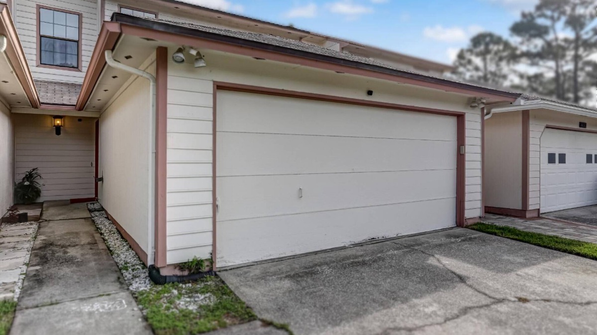 Southside House | 2BR Retreat 3BA Yard +Garage