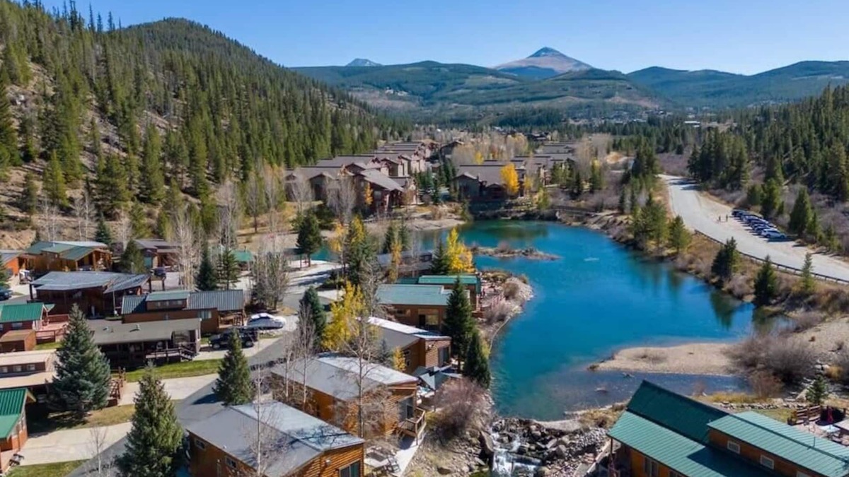 Breckenridge House | 2BR Riverside Cabin - Near Trails w/Hot Tub Access