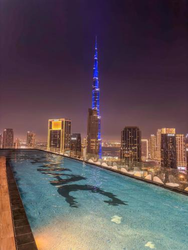 Downtown Dubai Apartment | 2BR - Rooftop Infinity Pool with Burj Khalifa views in Downtown Dubai