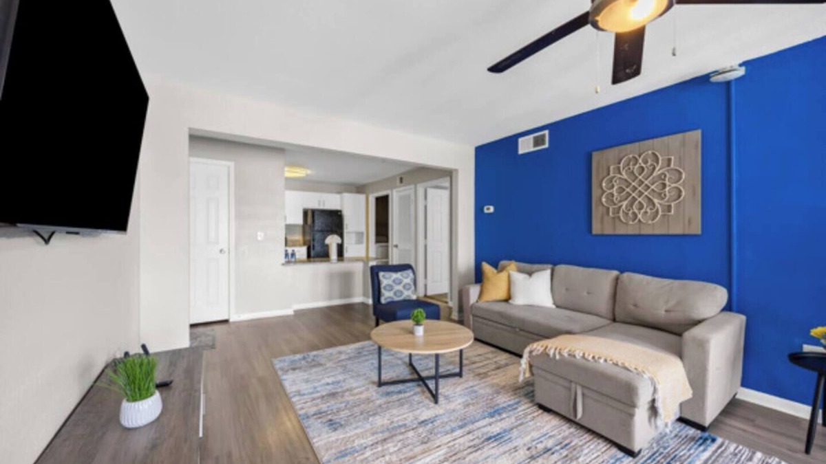 Pleasant Valley Apartment | 2BR Spacious Getaway Near Dwntown, Pool, UT Austin
