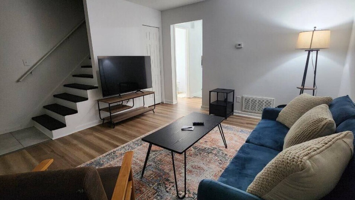 Buechel House | 2BR Townhome w Parking|King beds in Louisville, KY