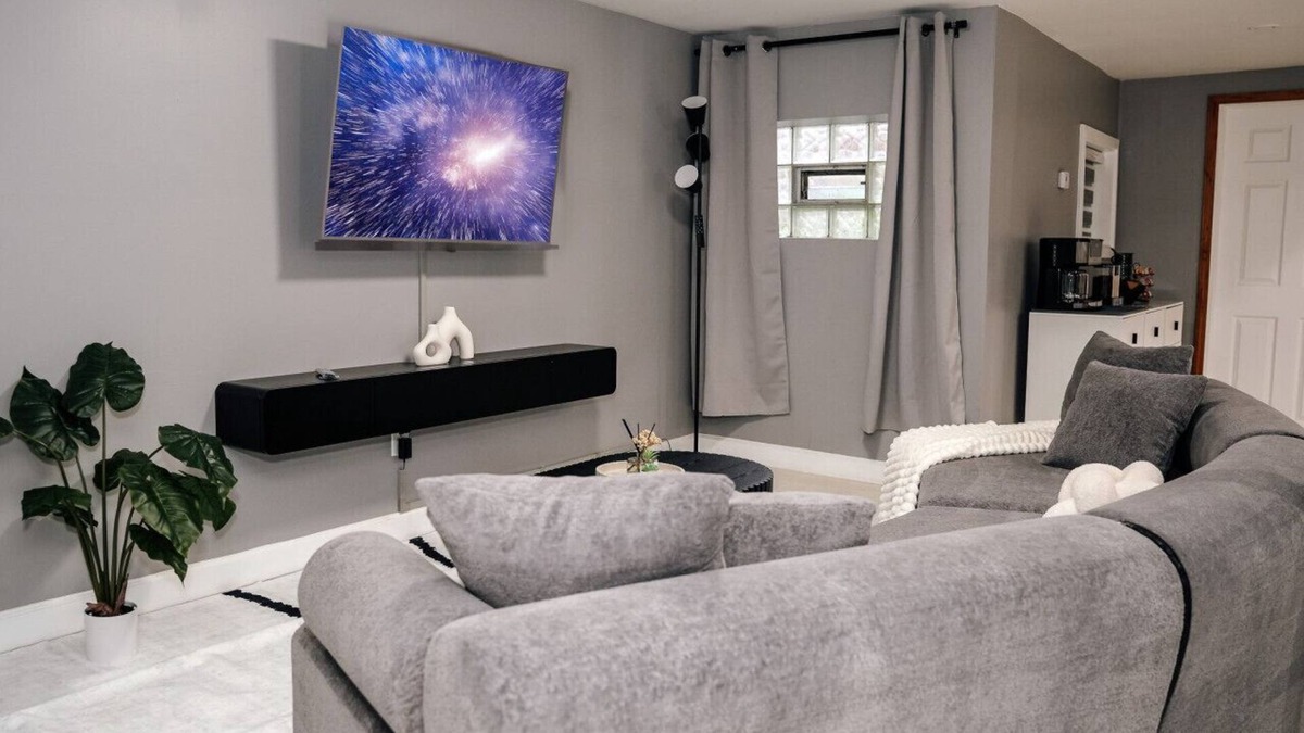 Cragin House | 2BR Traveler`s Favorite Modern and Clean