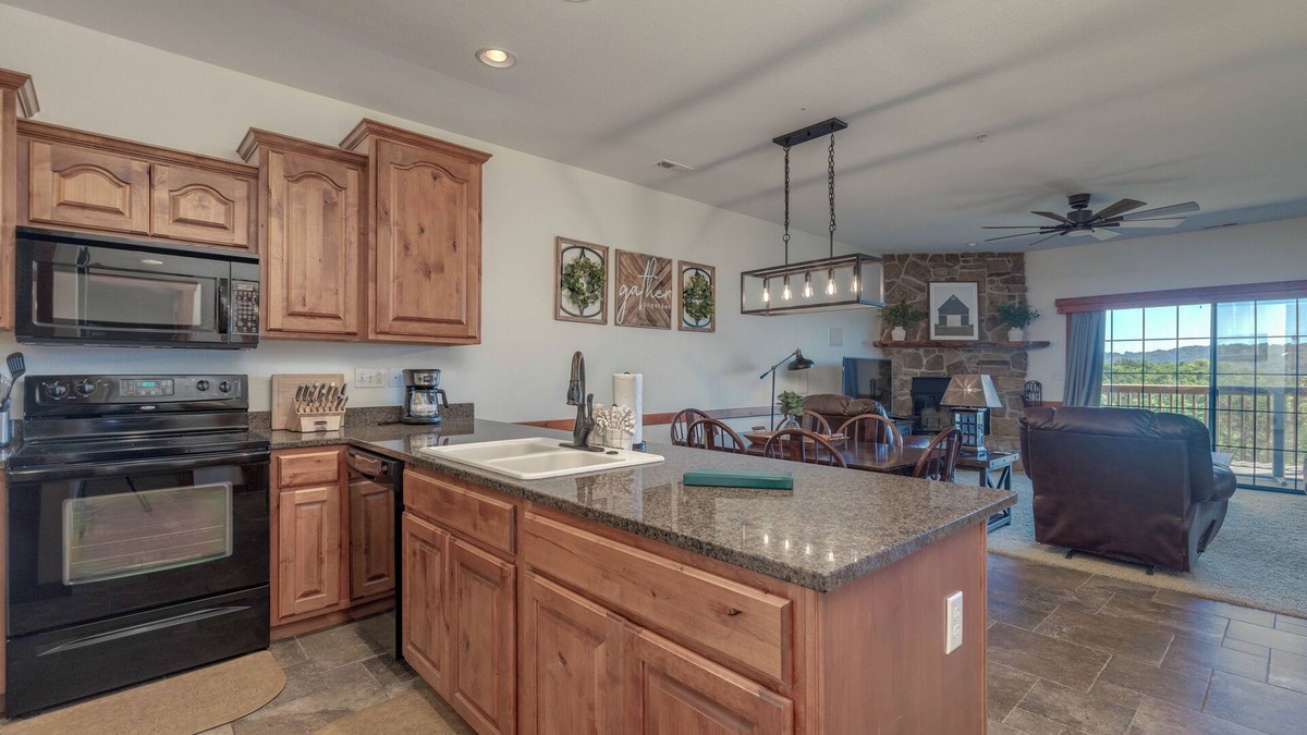 Indian Point Condo | 2BR Village At Indian Point 1707 near SDC - Free Tickets Daily up to $500