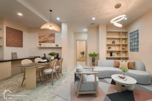 Hai Ba Trung Apartment | 2BRs Sword Lake Washer-DryerKitchen NetflixTV