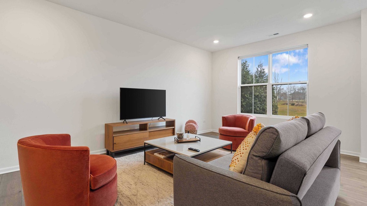Fox Valley House | 2BStylish Townhome|Garage Access|Washer&Dryer|Perfect for Long Stays! #42324