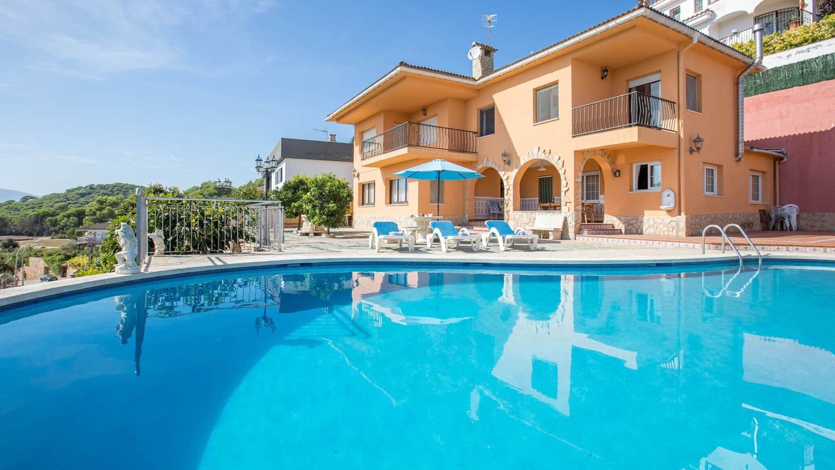 Blanes Villa | 2CARV01 - Villa with private pool with 6 bedrooms located in a quiet area near the beach of Blanes