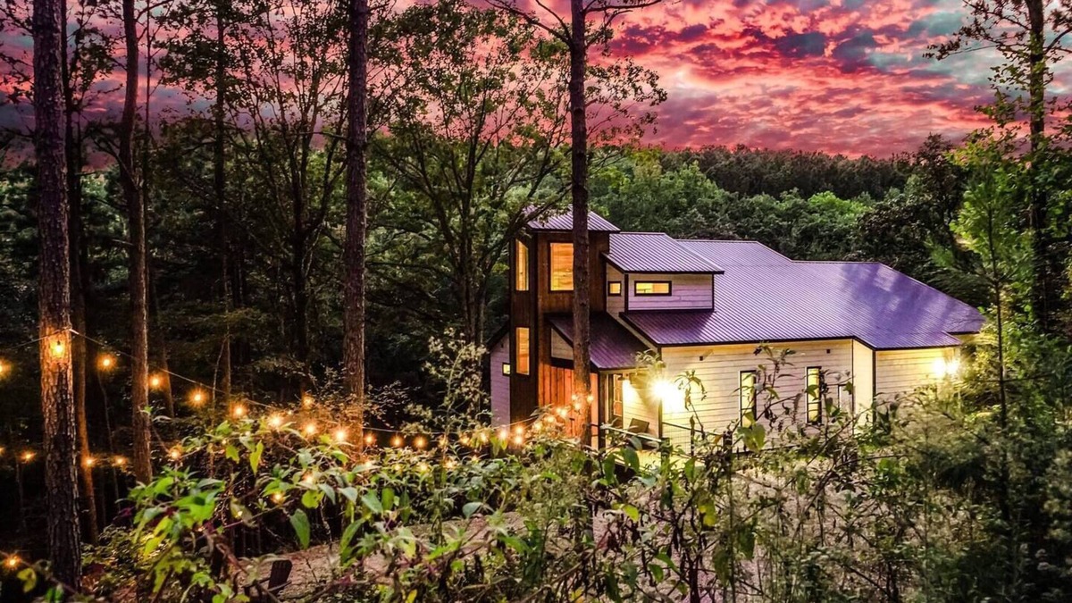 Broken Bow Cabin | 2Decks/Sauna/Creek/HotTub/WetRm/GameRm/MovieLounge