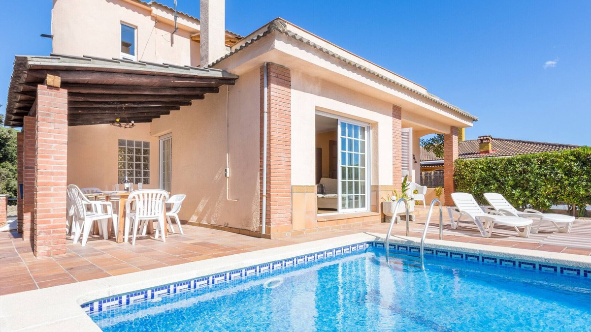 Blanes Villa | 2DP01 - Cozy 4 bedroom house with garden and private pool located near the beach