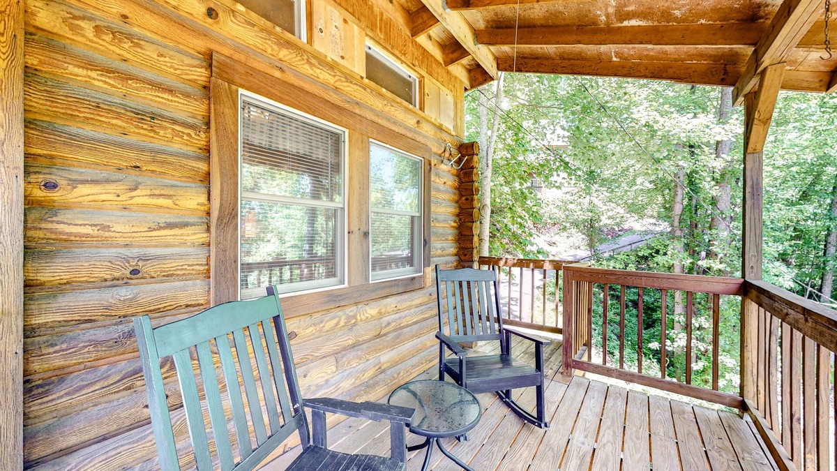 Waynesville Cabin | 2nd-floor cabin with outdoor pool, tennis, golf, kitchenette, deck, streaming