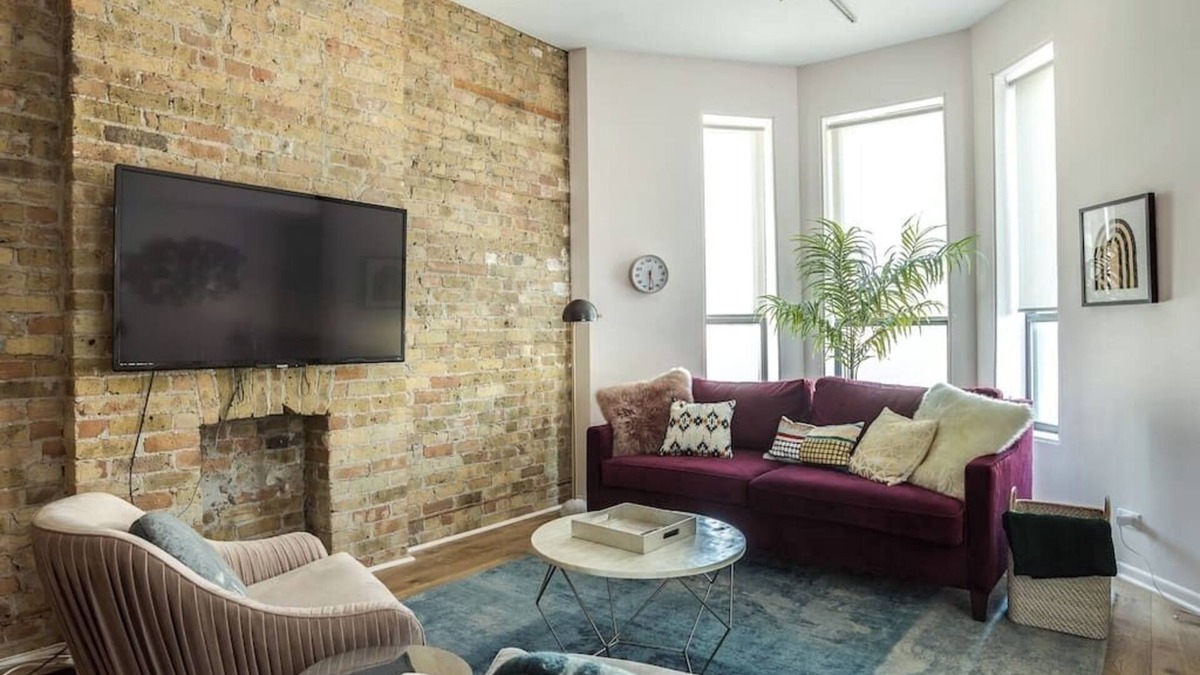 River North Apartment | 2nd Floor Flat in River North - 2N