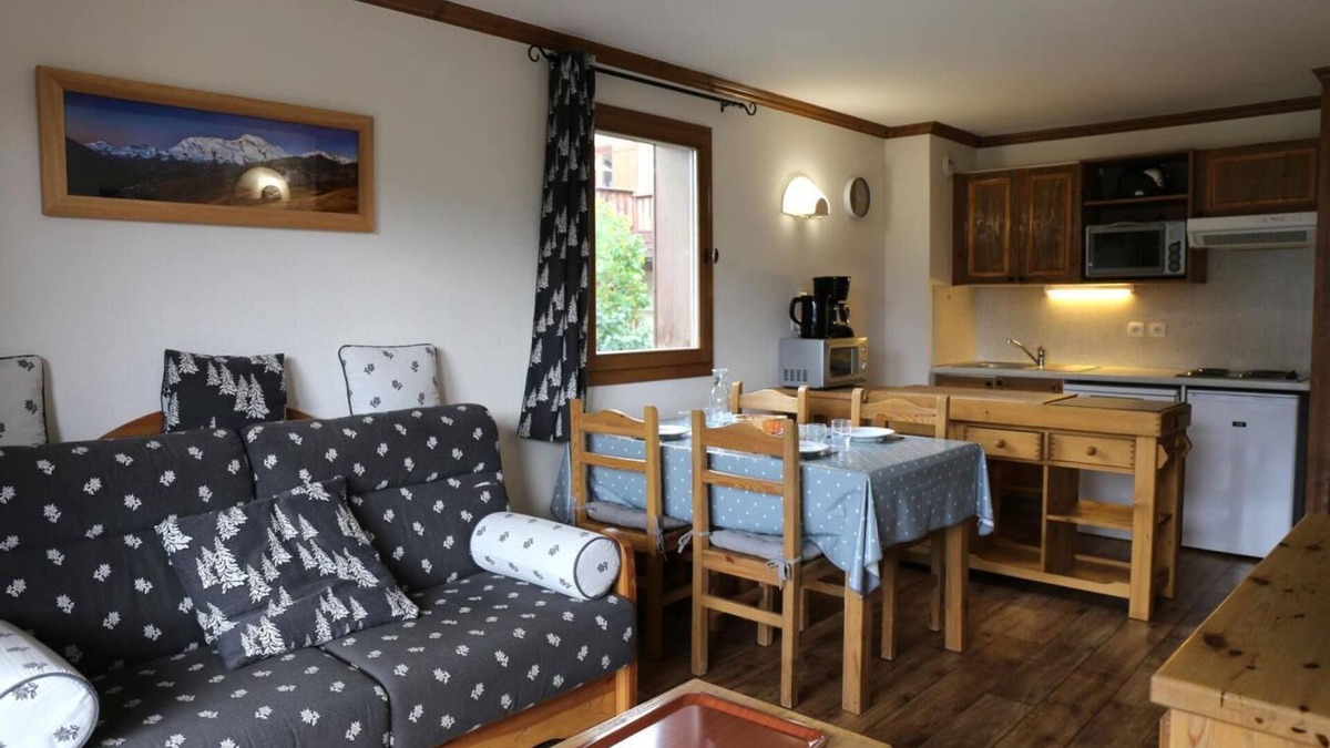 Aussois Apartment | 2nd floor, view open, balcony, tv, ski locker, 50m², Aussois