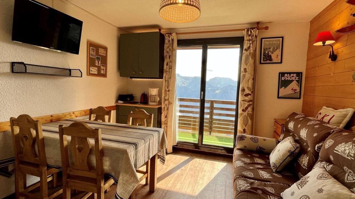 Eclose-Ouest Apartment | 2nd floor, view valley, balcony, tv, ski locker, 24m², Alpe d'Huez