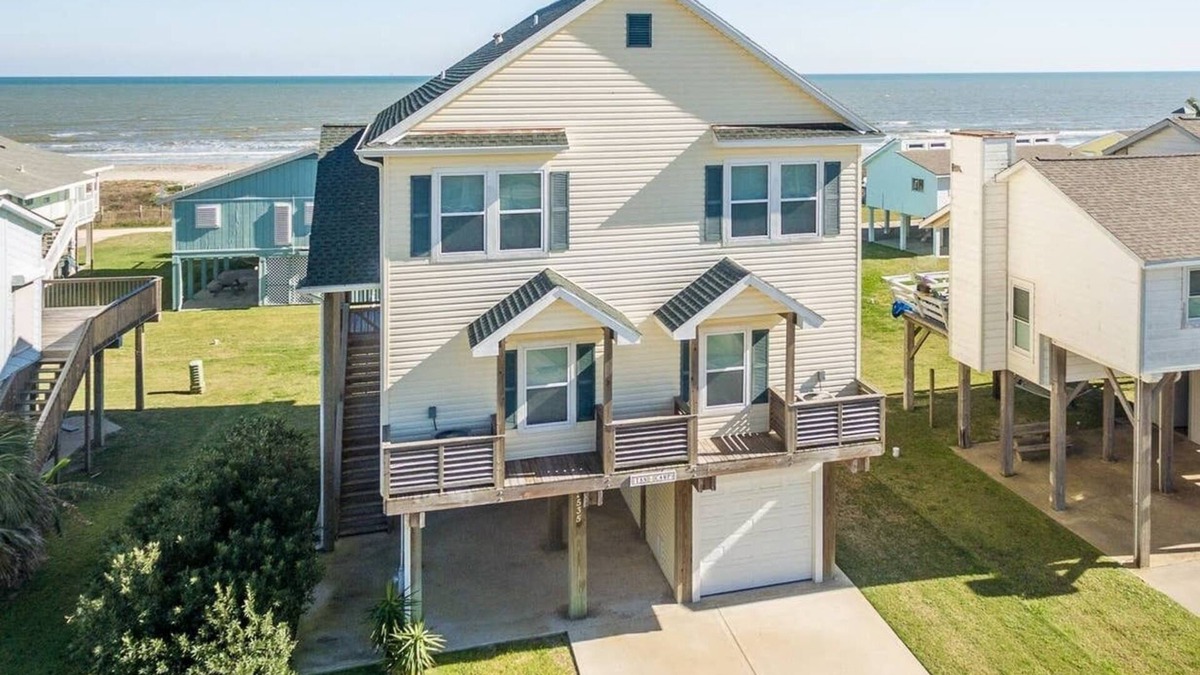 Spanish Grant House | 2nd Row from beach! Spanish Grant w/Gulf views!