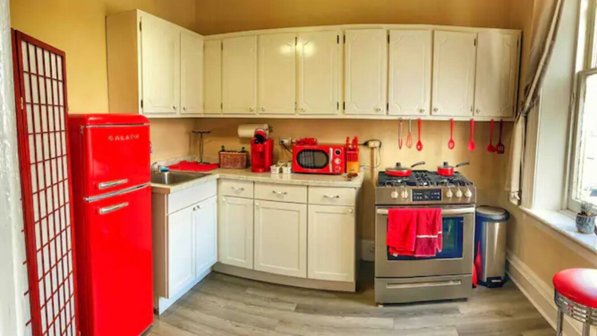 Winchester Apartment | 2nd Story Historic Downtown 2BR with Modern Amenities