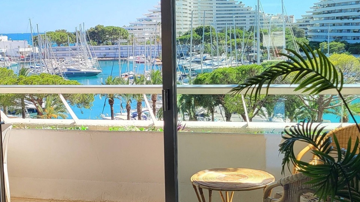Villeneuve Loubet Beach Apartment | 2pces magnificent sea view and port Air conditioning and parking 100m from the beach