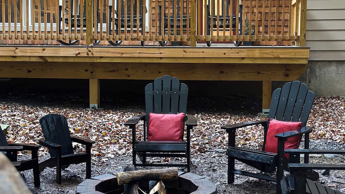 Pocono Lake Cabin | 2PM Sunday Checkout · Golf Cart · Dog-Friendly · Fireplace · Kayaks · Game Room