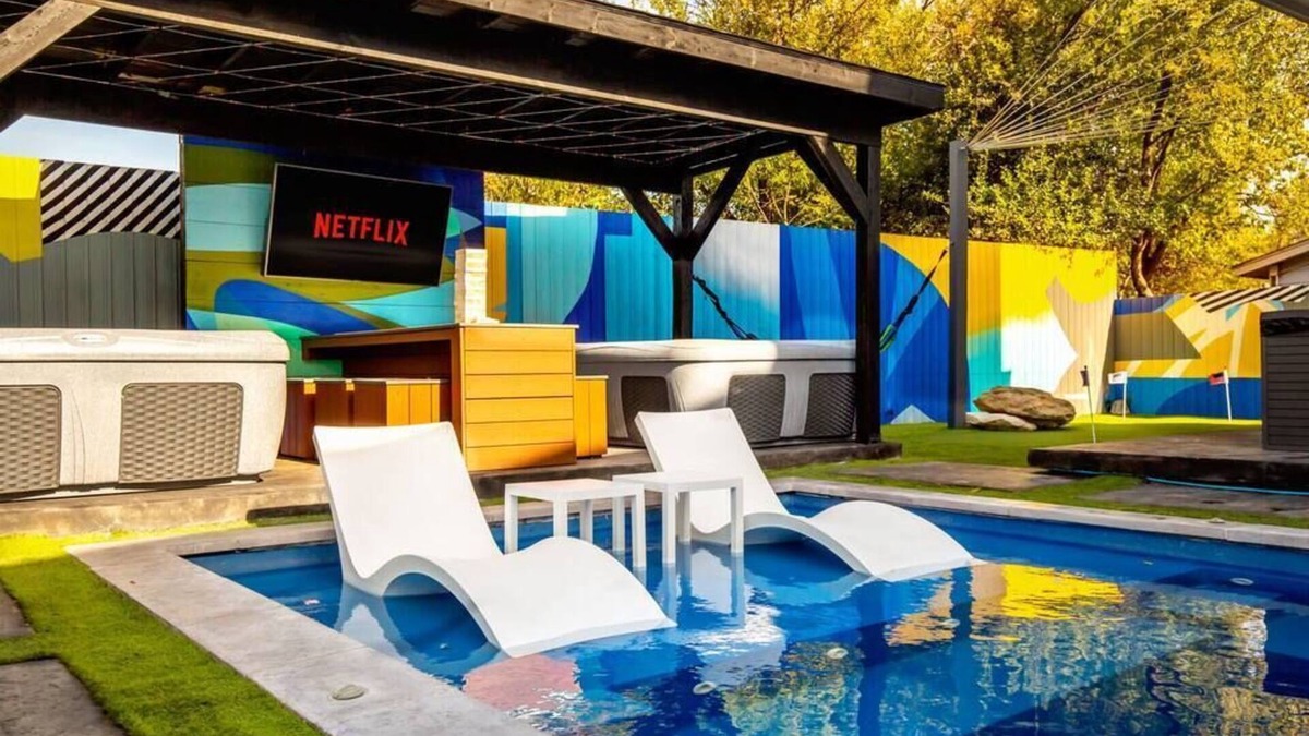 Downtown San Antonio House | 2x HotTub, MiniGolf, Pool, Games,Theater, 20Guests