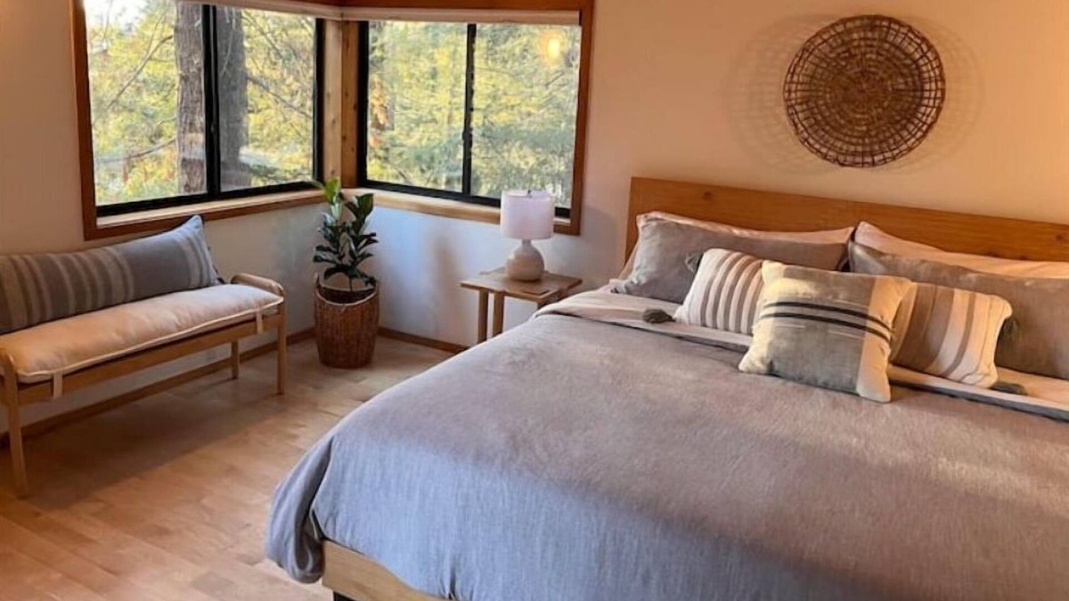 Fern Valley Cabin | 3,000 SF Modern Mountain Retreat In The Pines