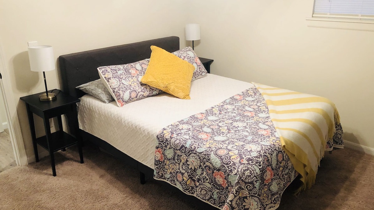 Newnan Apartment | 3 1/2 Linden Drive